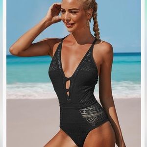 Sociala women’s black crochet one-piece swimsuit v-neck Small